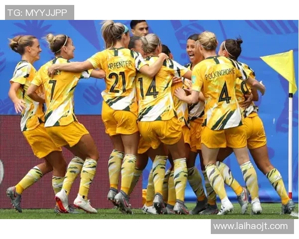 双星闪耀绿茵场 聚焦足球世界中的顶级明星与精彩对决